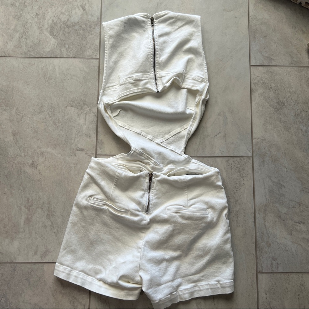 3x1 Backless Romper - Picture 7 of 7